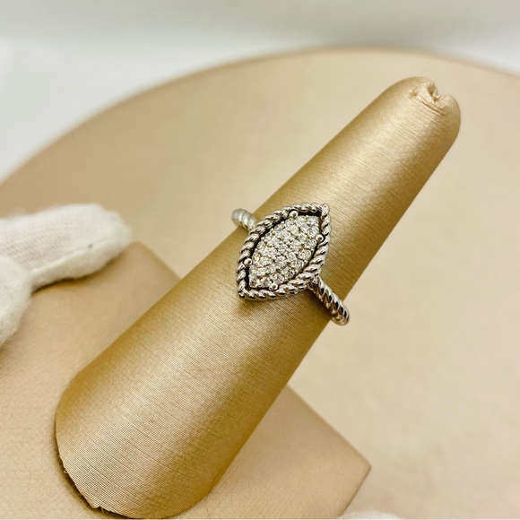 EUC Roberto Coin 18k Twisted White Gold Marquise Shaped Pave Diamond Ring - Picture 6 of 17